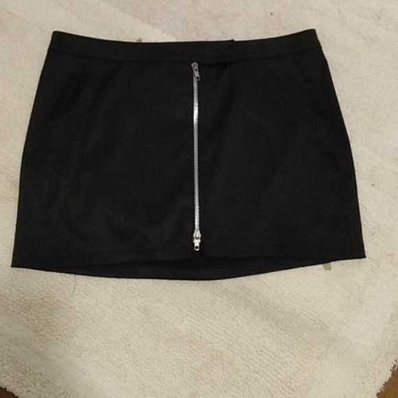 dELiA*s Dresses & Skirts - 🔴 6/$15 delia's black skirt